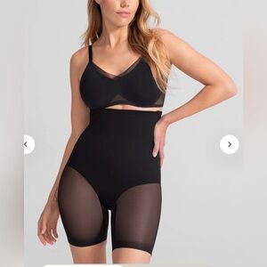 NEOT:Honeylove SuperPower Shorts Shapewear In Color Black With Mesh In Large